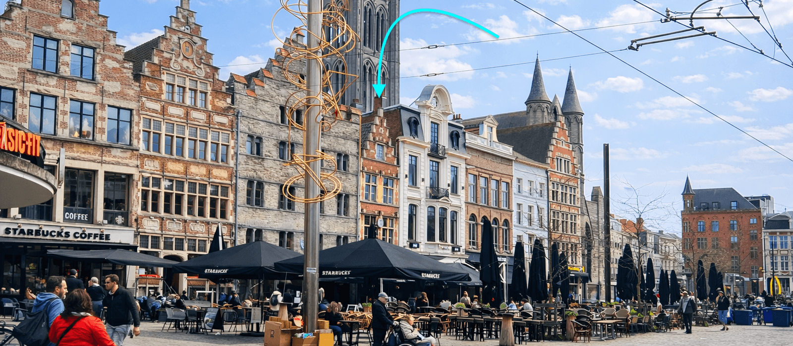 1774434924-Zonnige straat met historische gebouwen